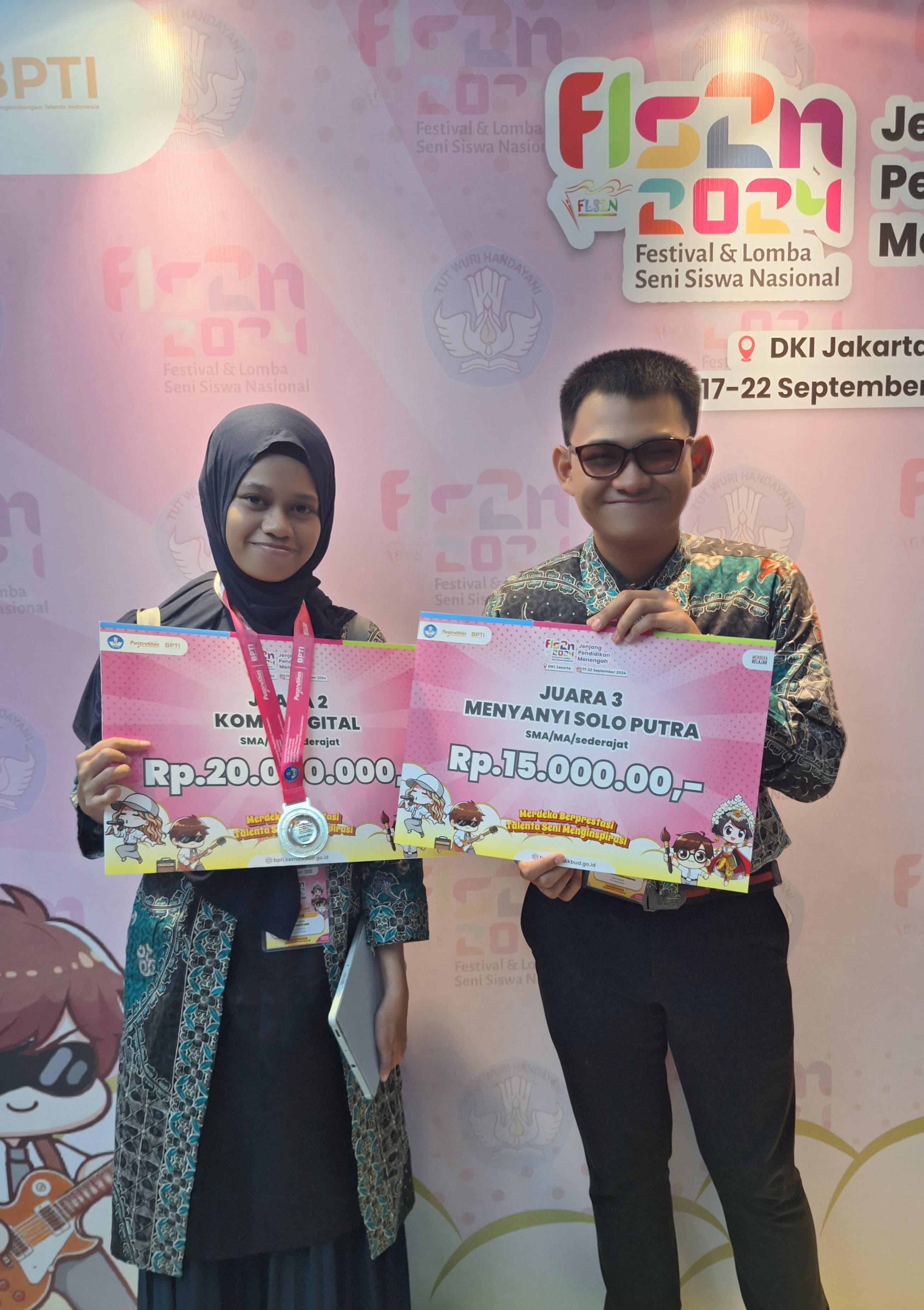Kado Istimewa HUT Sulbar ke-20, Siswa SMA Tikke Raya dan Kalukku Berhasil Raih Juara di FLS2N 