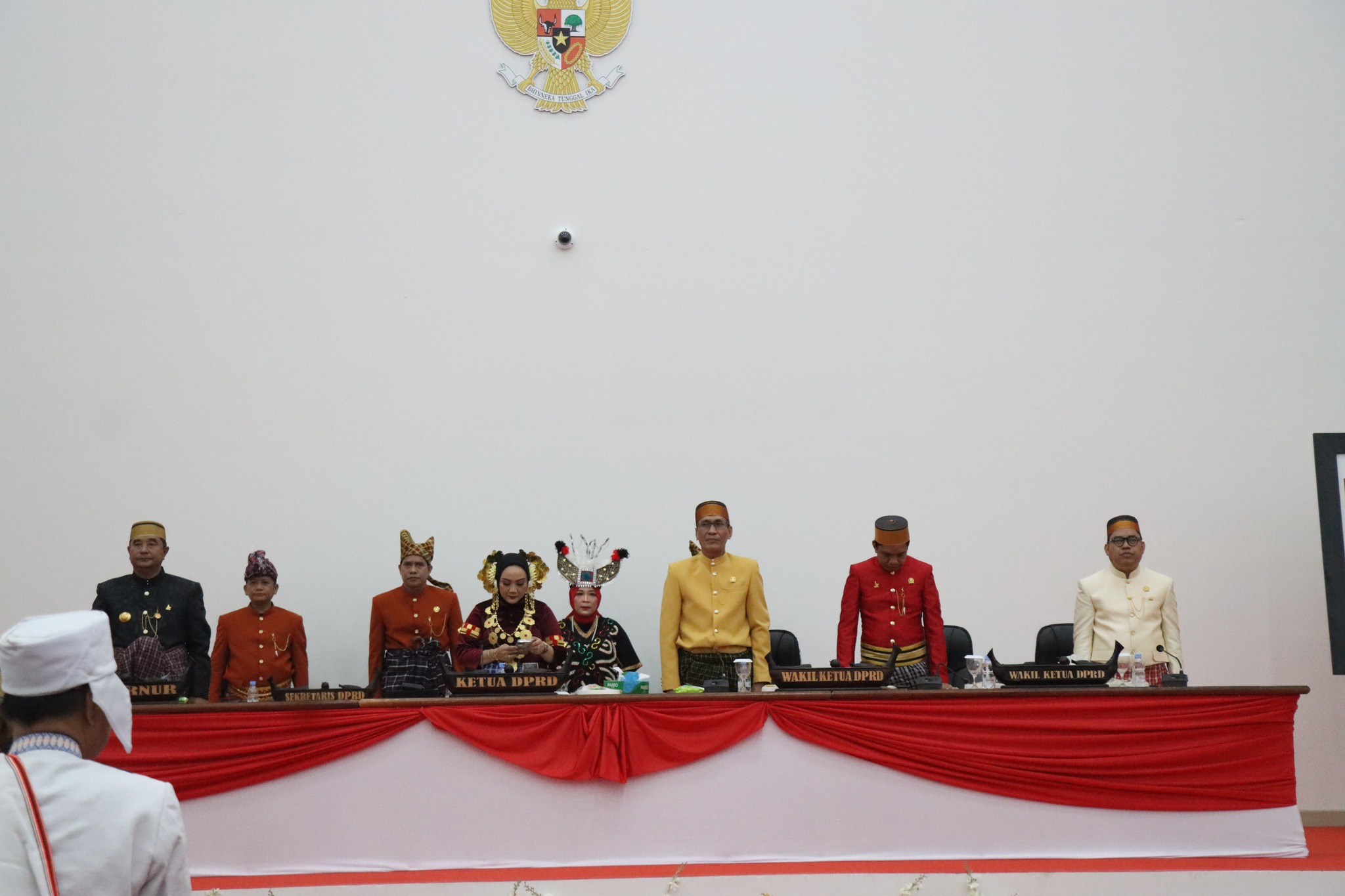 Seluruh Pimpinan DPRD Hadir pada Rapat Paripurna Puncak Peringatan HUT Sulbar ke-20