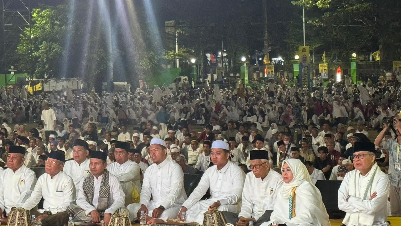 Parepare Bersholawat Dibanjiri 15 Ribu Warga, Erat Bersalam Komitmen Teruskan Pembangunan Lebih Maju dan Sejahtera