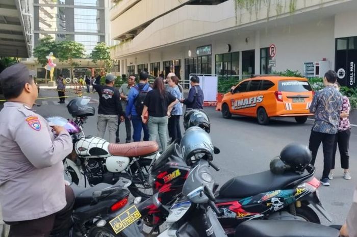 Diduga Putus Cinta, Mahasiswi Lompat dari Lantai 22 Kampusnya