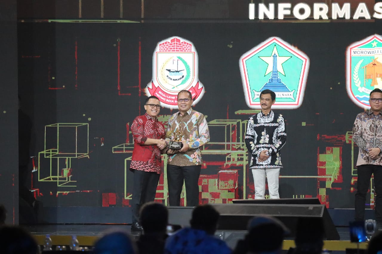 Danny Pomanto Terima Penghargaan dari Kompas TV, Sebagai Kota Terbaik Dalam Pelayanan dan Keterbukaan Informasi Publik