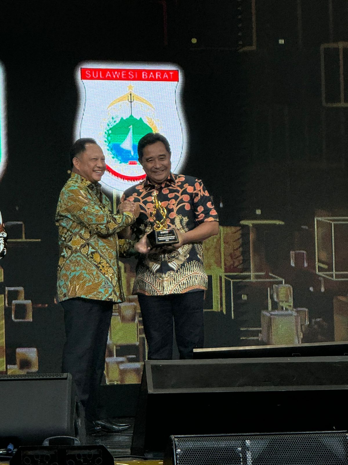 Berhasil Mengendalikan Inflasi, Kompas dan Mendagri Tito Beri Penghargaan Kepada Pj Bahtiar 