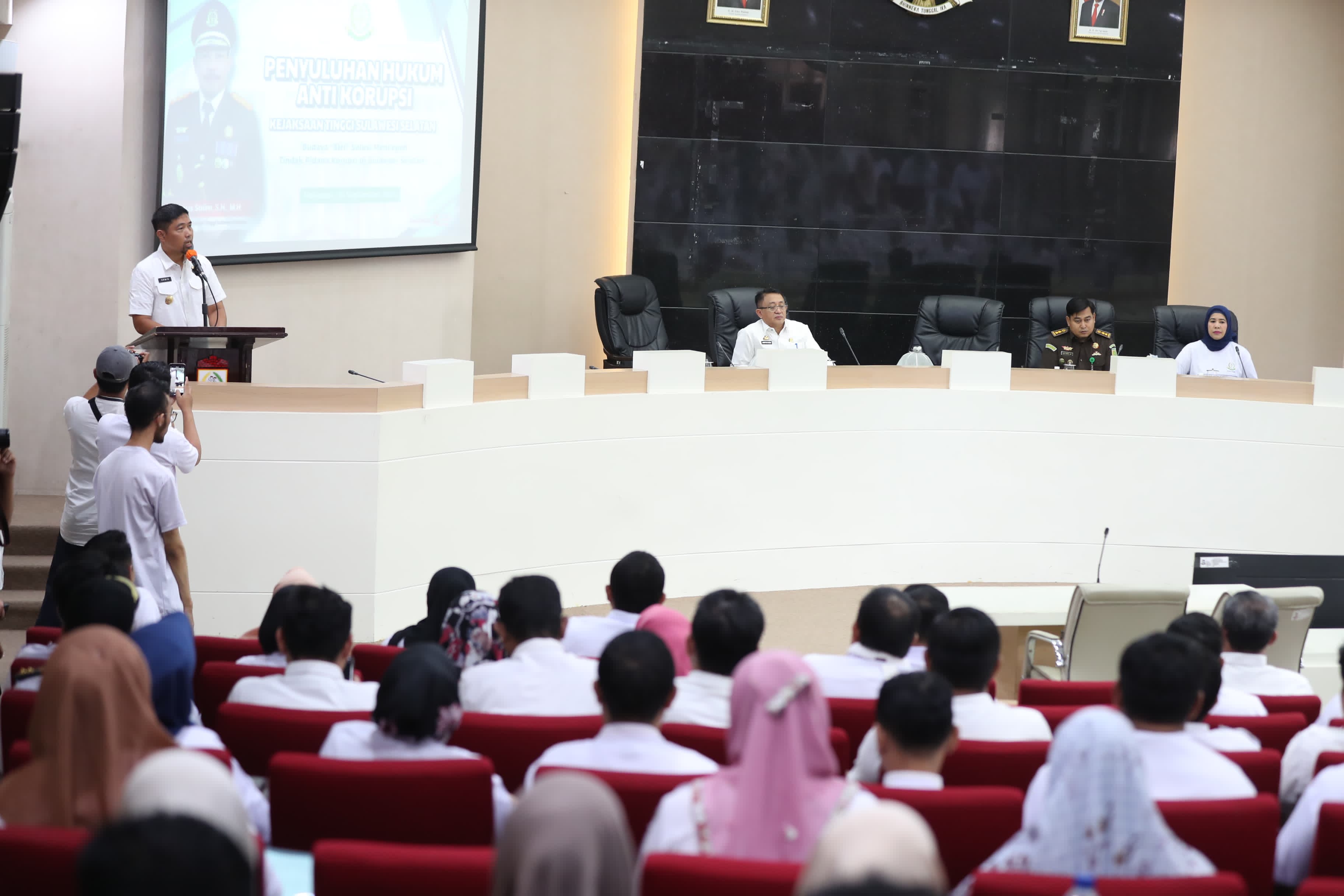 Pjs Wali Kota Makassar Ajak Camat dan Lurah Aktif dalam Kegiatan Penyuluhan Hukum Anti Korupsi