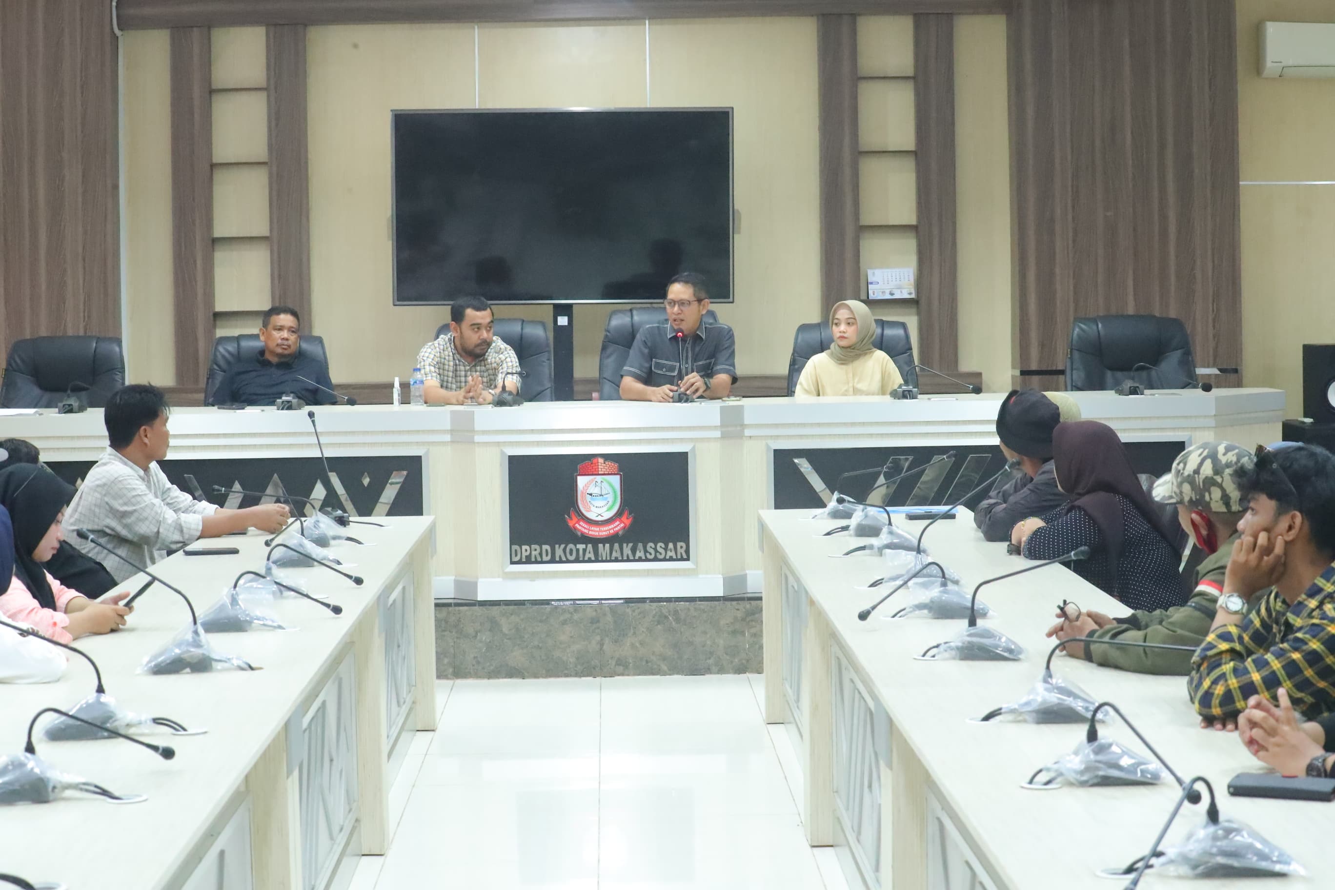 Ketua DPRD Makassar Pimpin Langsung Penerimaan Aspirasi para RT/RW yang Dinonaktifkan Tiba-tiba