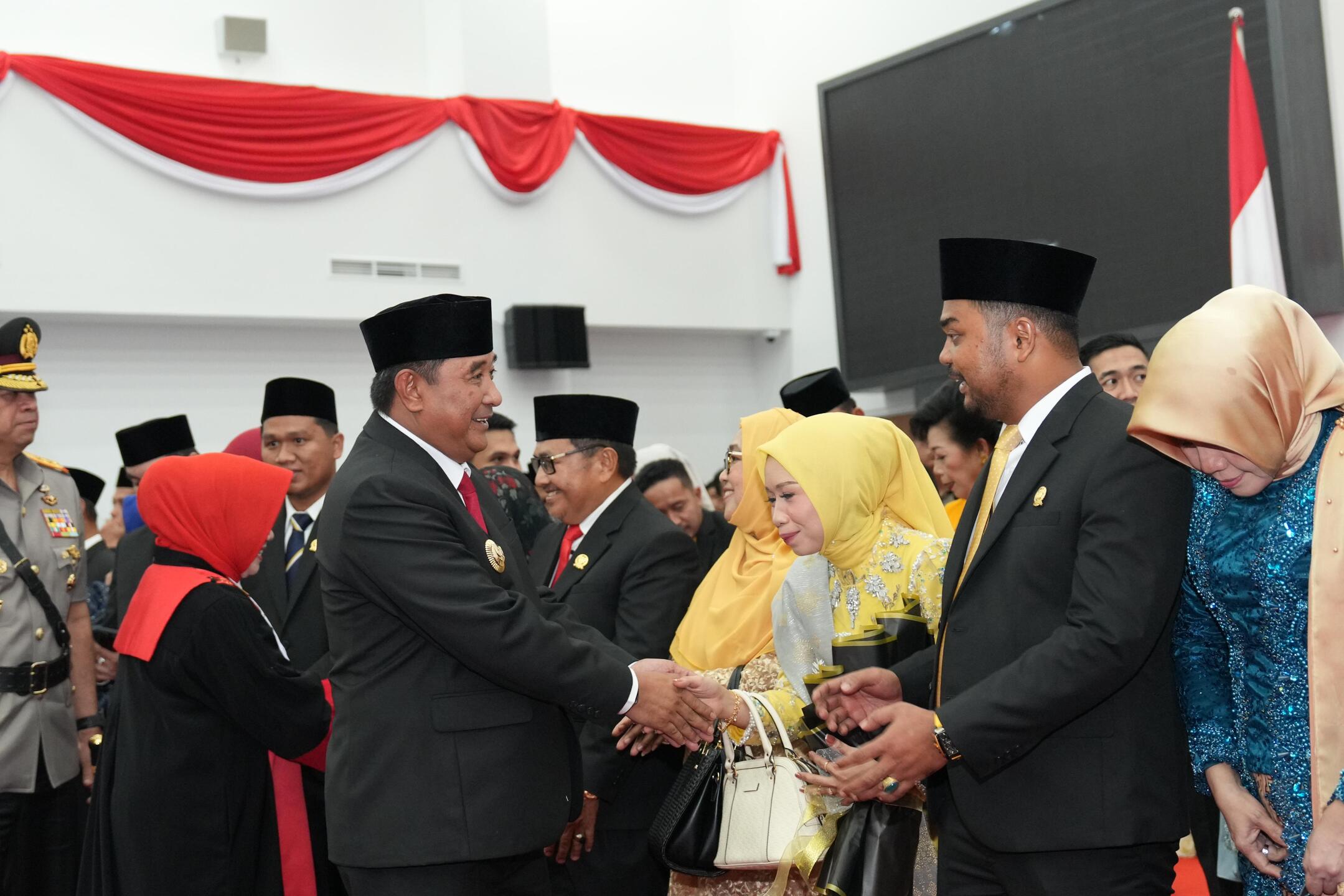 Pelantikan Anggota DPRD Sulbar 2024-2029, Pj Gubernur Ucapkan Selamat Sekaligus Ingatkan Tugas dan Fungsi