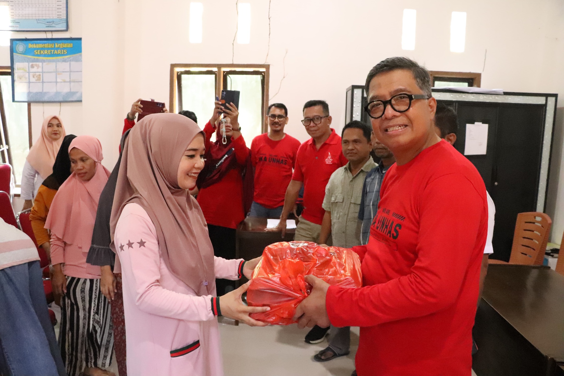 IKA Unhas Sulbar Gelar Bakti Sosial dan Cinta hingga Intervensi Stunting di Majene