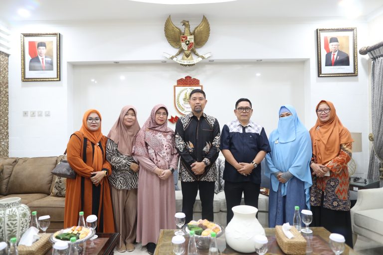 Keren! 16 Sekolah di Makassar Raih Penghargaan Adiwiyata Mandiri dan Adiwiyata Nasional