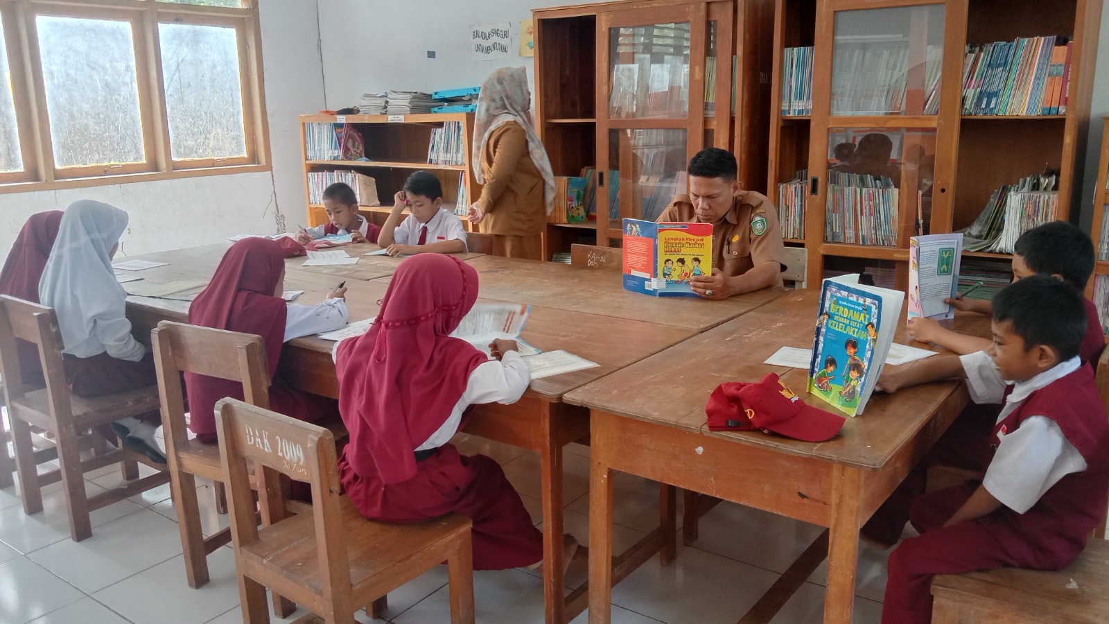 Tiga Pusaka 77: Revolusi Literasi Menyulap Perpustakaan Sekolah Menjadi Ruang Petualangan Bermakna!