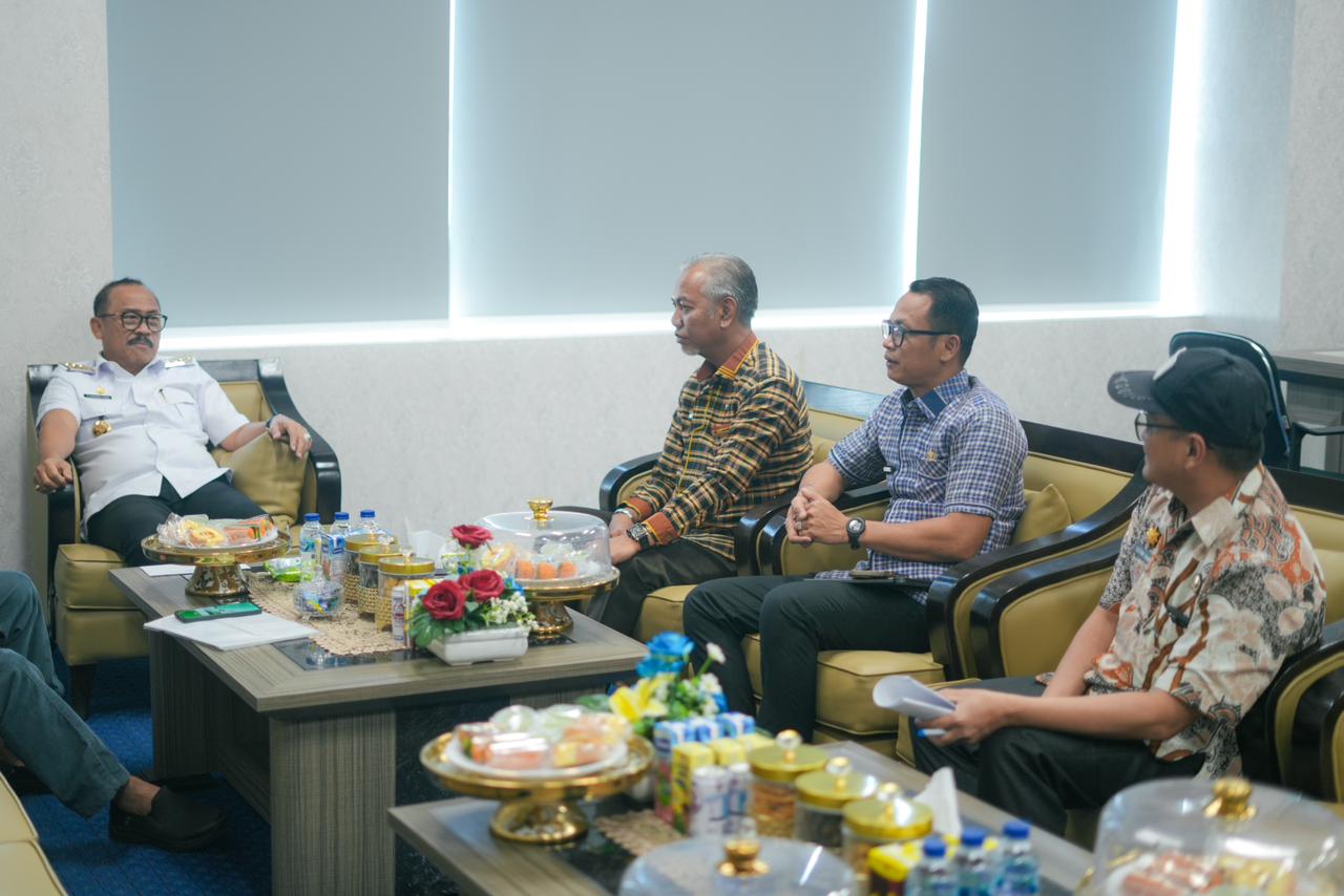Gubernur Sulbar Terima Audiensi Komite DOB Balanipa Didampingi Plt Kabiro Pemkesra