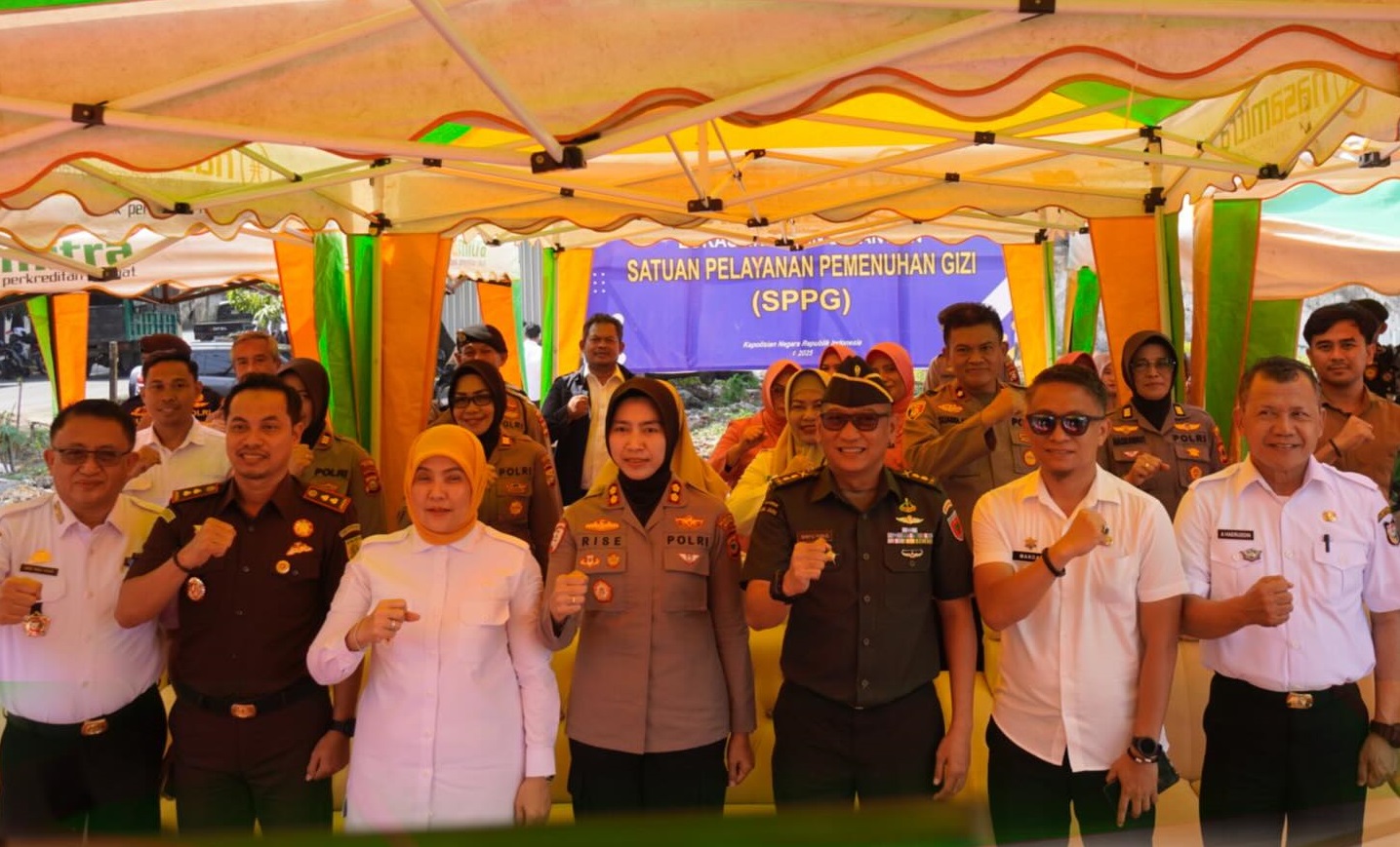 Camat Ujung Tanah Dampingi Wawali Makassar Menghadiri Peletakan Batu Pertama Pembangunan SPPG