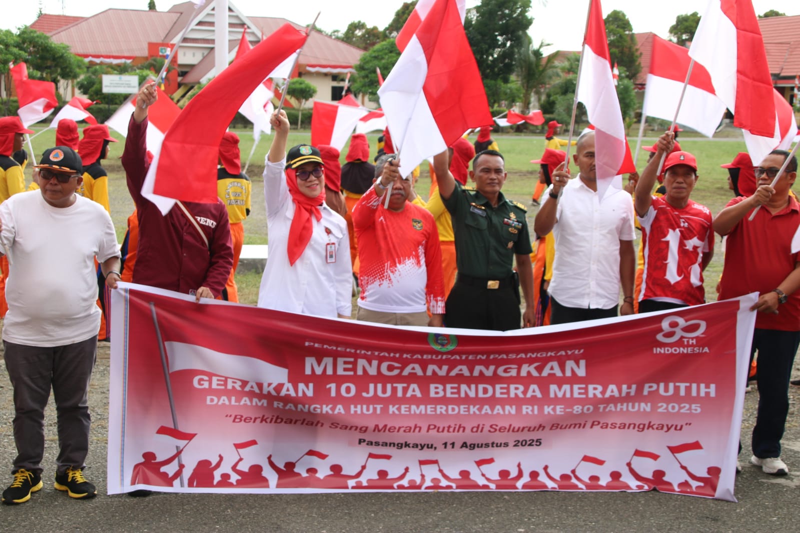 Gerakan Pembagian 10 Juta Bendera Merah Putih, Wabup Pasangkayu: Penguat Semangat Kebangsaan dan Memperkokoh Persatuan