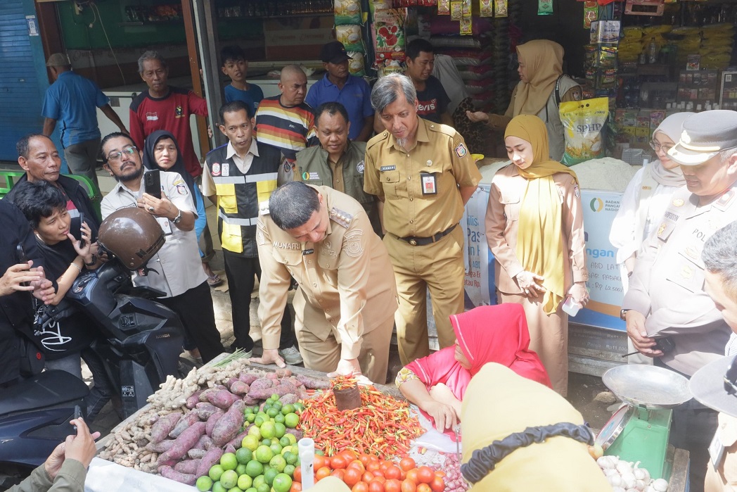 Ingin Pastikan Harga Pangan Terkendali, Wali Kota Makassar Sidak di Pasar Pabaeng-baeng