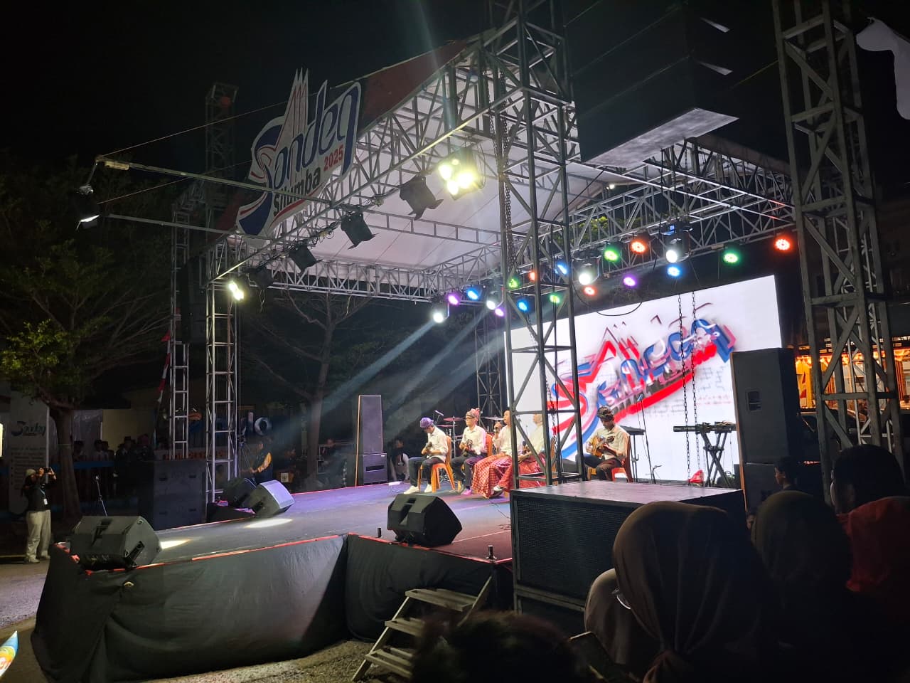 Lagu Sayang-Sayang Iringi Pembukaan Sandeq Silumba 2025 di Pantai Bahari Polman