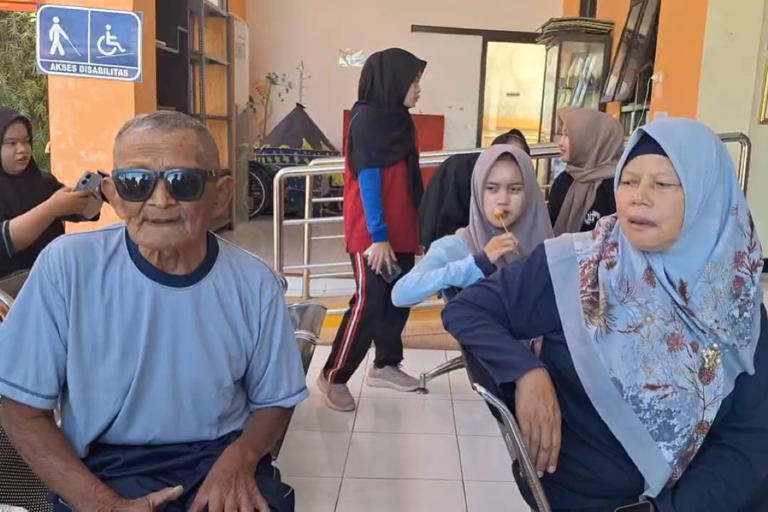 Terjaring Razia, Ternyata Pengemis Lansia Bawa Uang Tunai Rp10 Juta