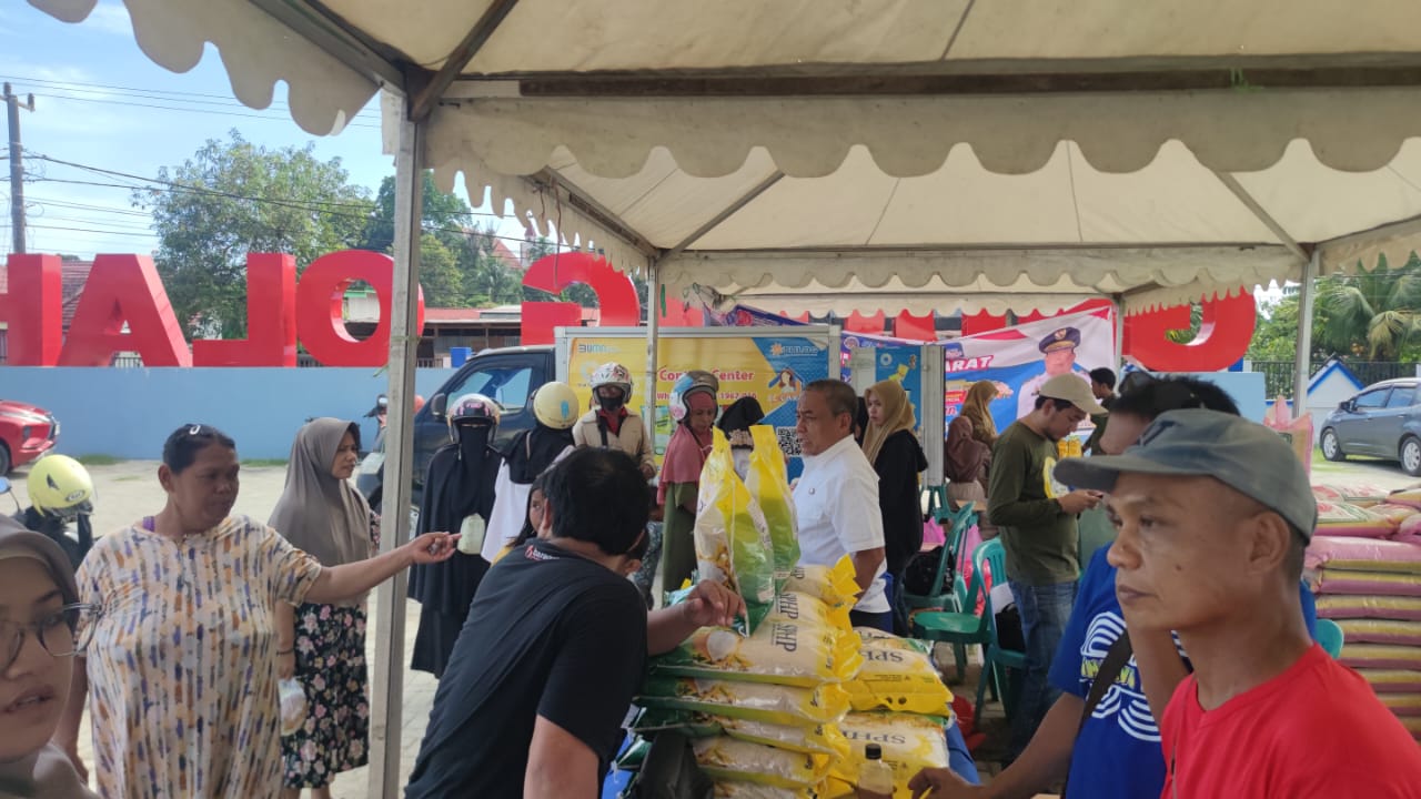 Pemprov Sulbar Gelar Pasar Murah di Sekitaran Stadion Manakarra, Harga Beras Mulai Turun