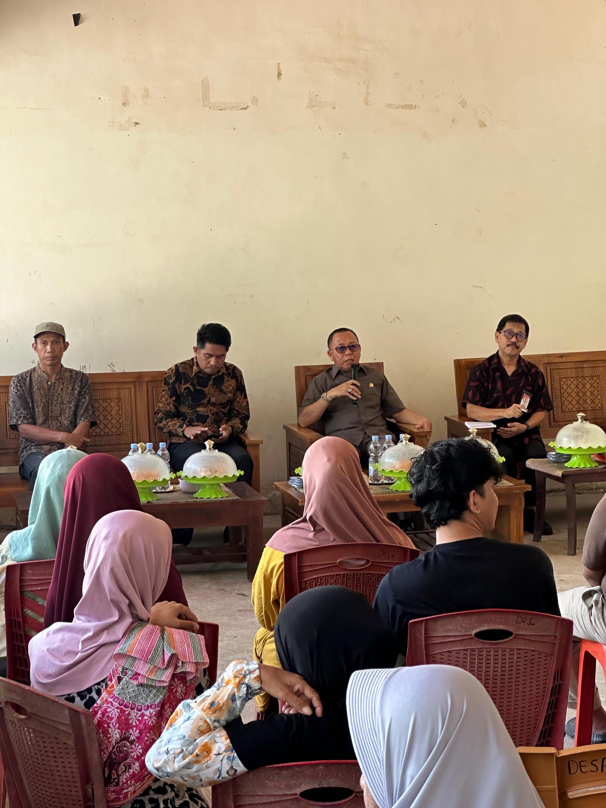 Reses di Desa Lampoko Polman, Agus Ambo Djiwa Serap Aspirasi dari Petani Seputar Akses Pupuk, Irigasi hingga Alsintan Modern