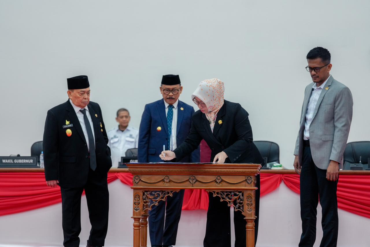 Kesepakatan KUA-PPAS 2026 antara DPRD Sulbar dan Gubernur Sulbar Resmi Diteken