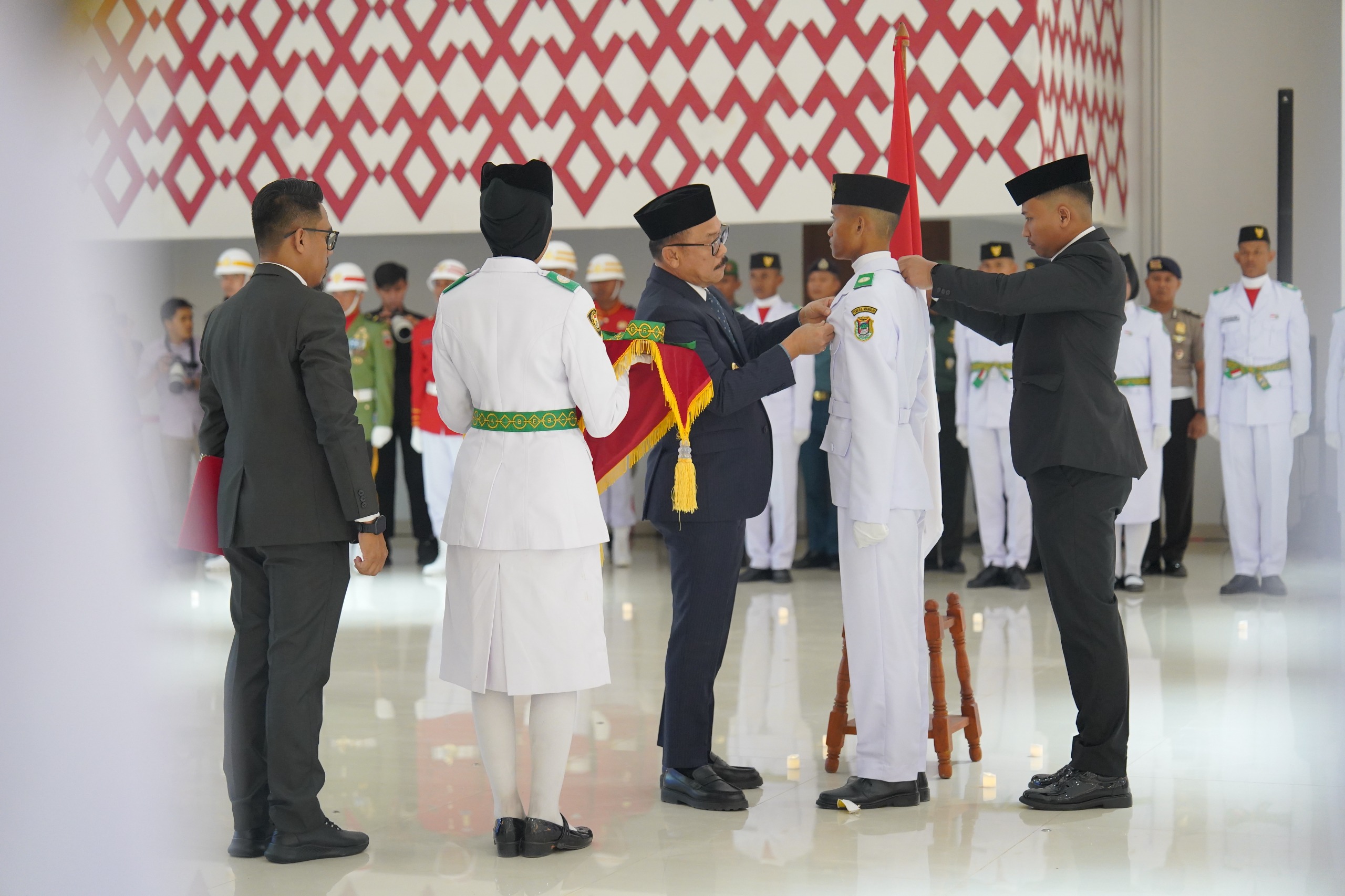 Gubernur Sulbar Kukuhkan 69 Paskibraka Provinsi, Siap Jalankan Tugas Upacara HUT RI