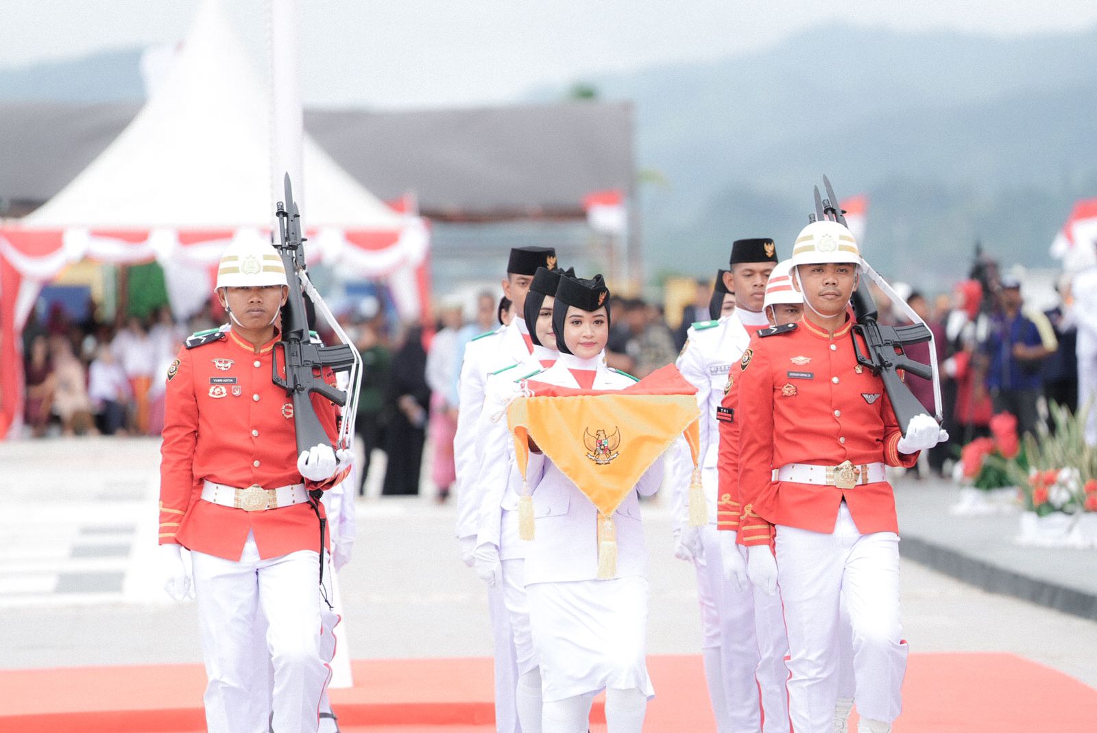 Merah Putih Berkibar Gagah di Pantai Manakarra, Pemprov Sulbar Peringati HUT ke-80 RI dengan Khidmat