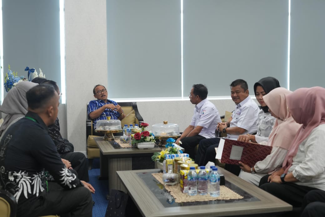 Dukung Sulbar Cerdas, PT Intan Pariwara beri Donasi 670 Buku untuk Perpusip