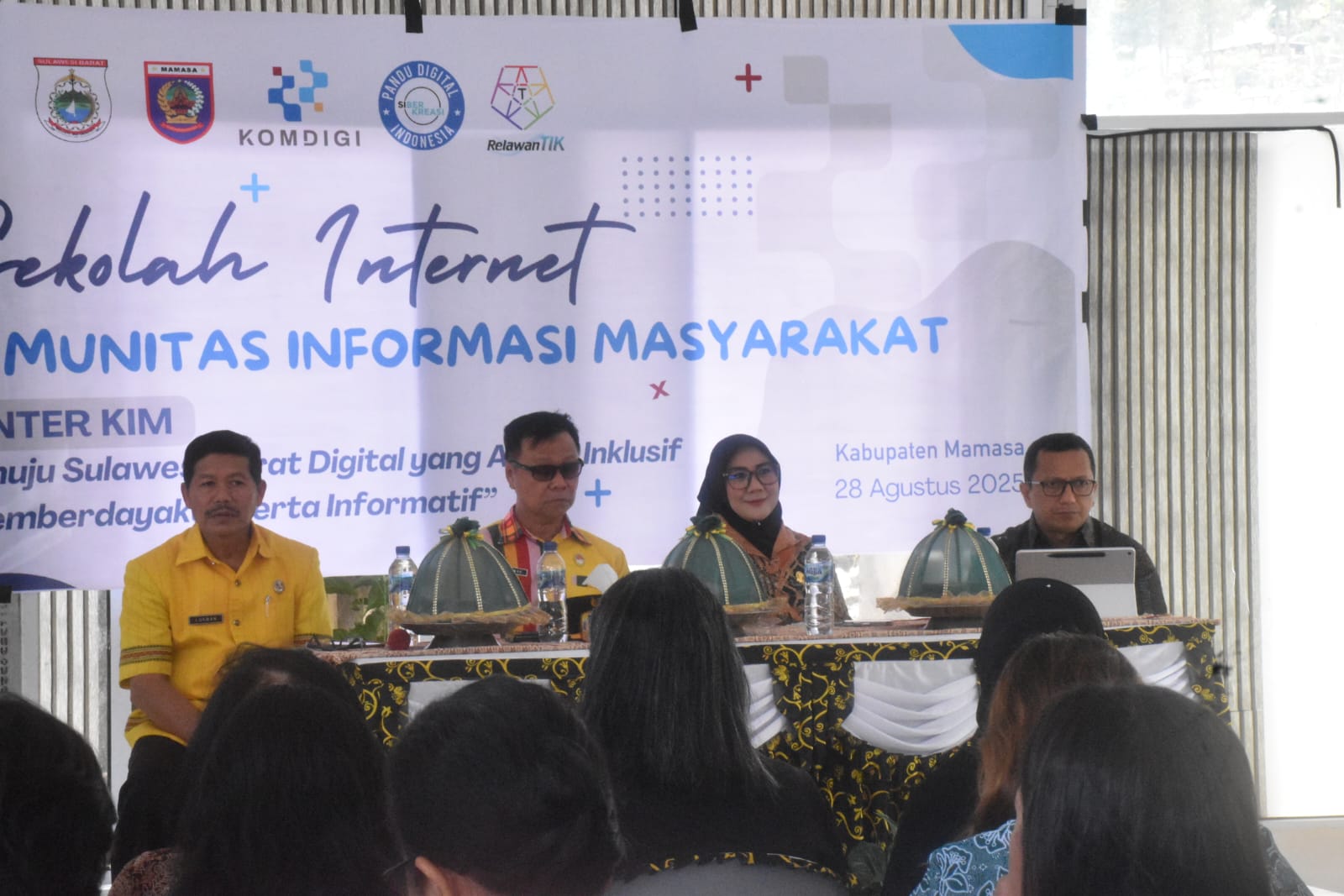 Apresiasi Senter KIM Pemprov Sulbar, Wabup Mamasa: Ini Penting Untuk Mengedukasi Etika Bermedsos