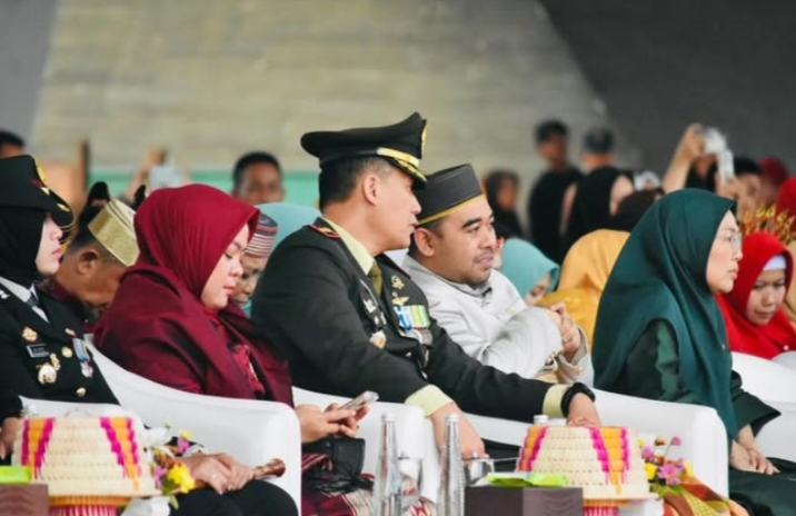 Hadiri Upacara Penurunan Bendera, Wakil Ketua DPRD Makassar Kenakan Pakaian Adat Bugis
