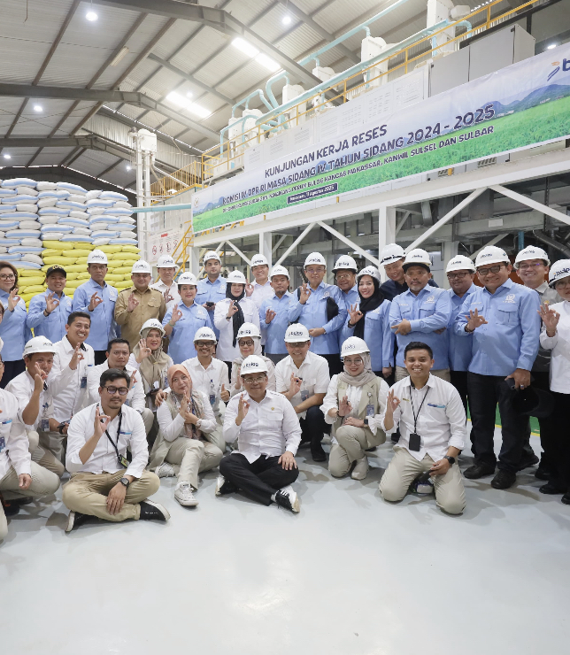 Wali Kota Munafri Dampingi Ketua Komisi IV DPR RI Tinjau Beras di Bulog Makassar