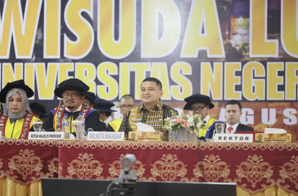 Hadiri Wisuda UNM, Wali Kota Makassar Beri Pesan Inspiratif kepada Ribuan Wisudawan