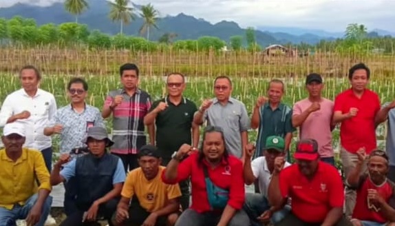 Legislator PDIP Habsi Wahid Dampingi Anggota Komisi IV DPR RI Bertemu Petani di Kalukku