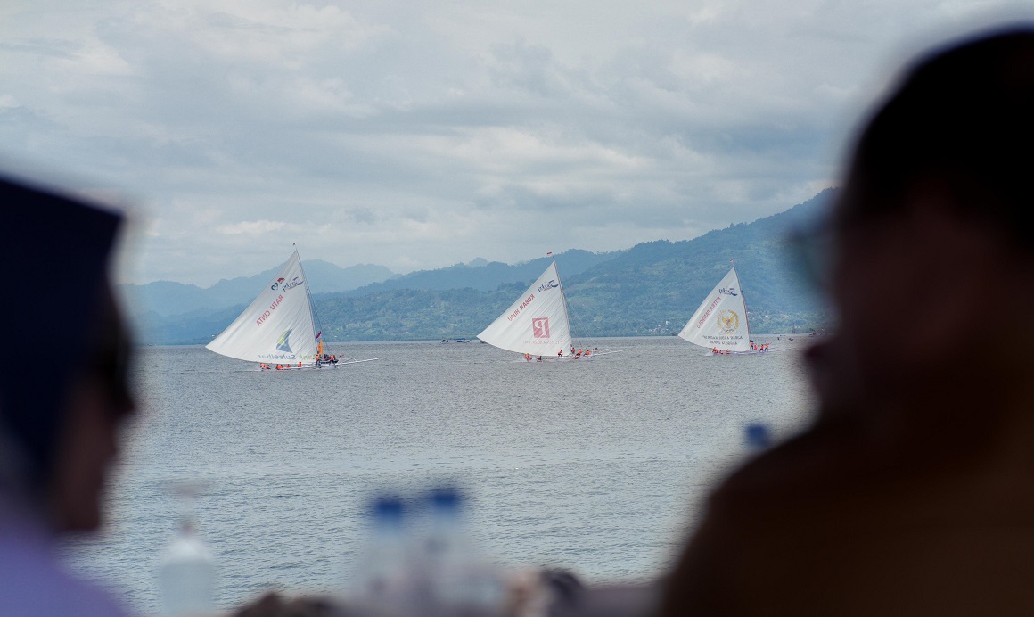 Gubernur Sulbar Saksikan 55 Perahu Sandeq Merapat di Garis Finish Etape IV 