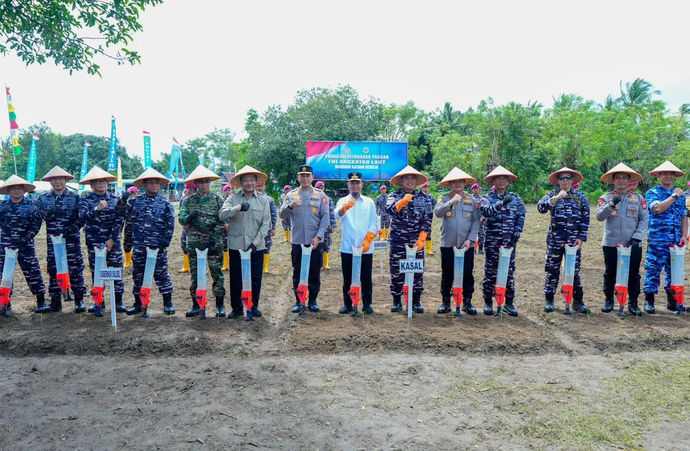 Siap Sinergi Dukung Ketahanan Pangan, Gubernur Sulsel Dampingi KASAL Panen Raya hingga Penanaman Rumput Laut di Takalar
