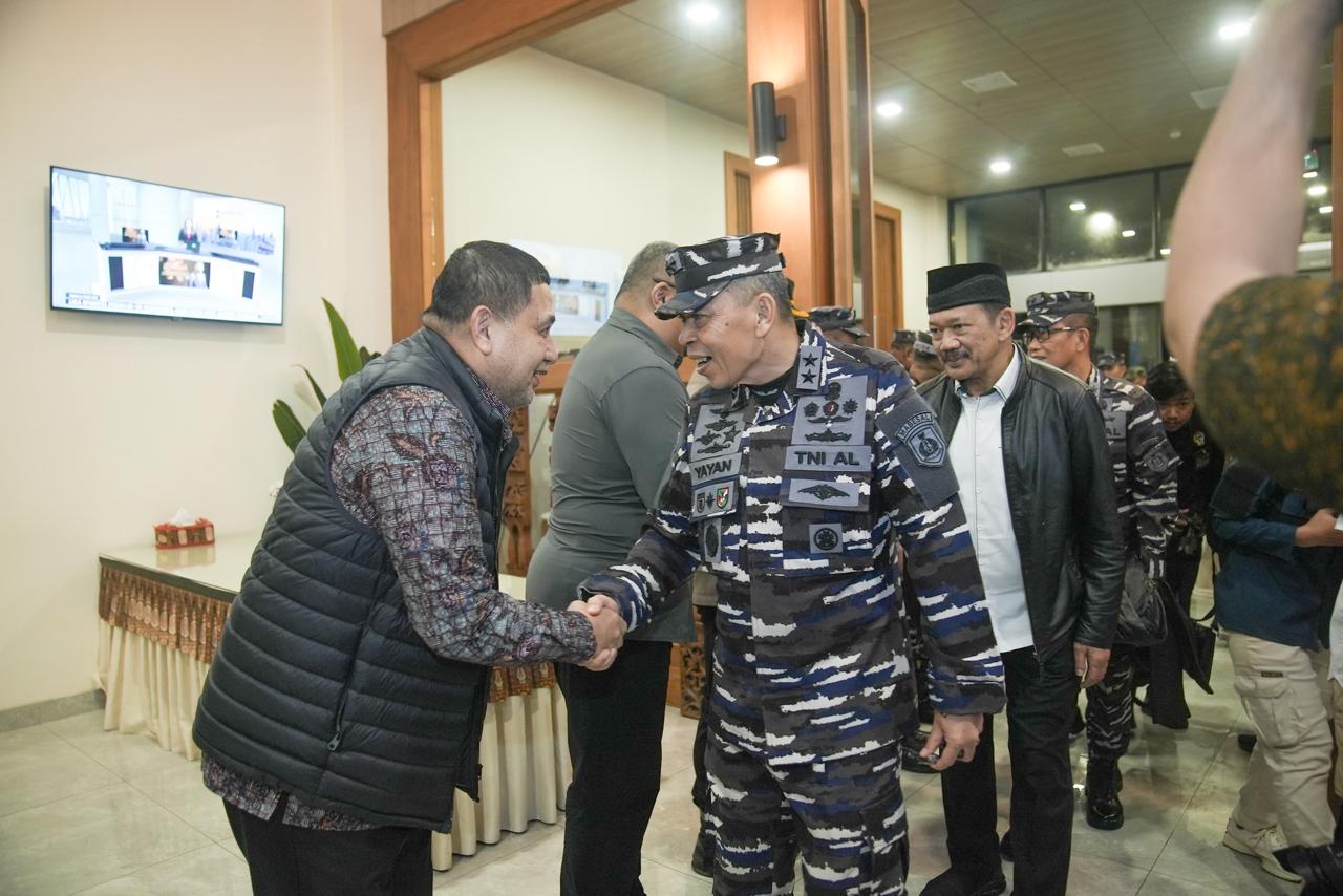 KSAL Berkunjung ke Sulsel, Wali Kota Makassar Sambut di Lanud Sultan Hasanuddin