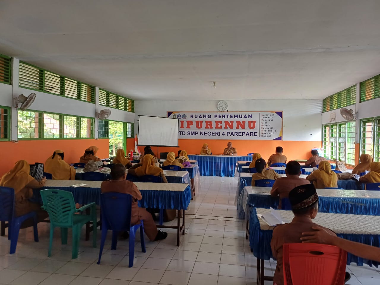 Hari Pertama Sekolah, SMPN 4 Parepare Langsung Aktif, Halal Bihalal, Rakor dan Kerja Bakti