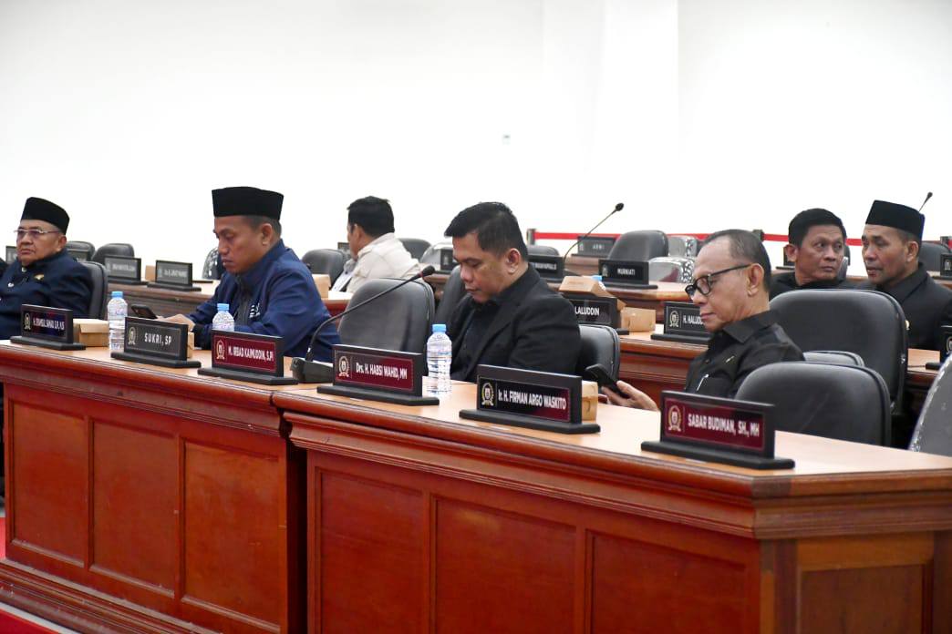 Habsi Wahid Hadiri Rapat Paripurna DPRD Sulbar Penyerahan Pokok-pokok Pikiran Dewan
