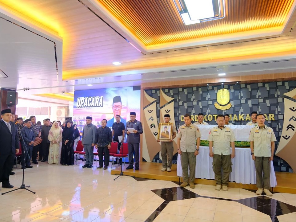 Mewakili Keluarga Menyerahkan Jenazah Ruslan Mahmud ke Pemkot Makassar, Ketua DPRD Supratman Merasa Kehilangan Sosok Pengayom