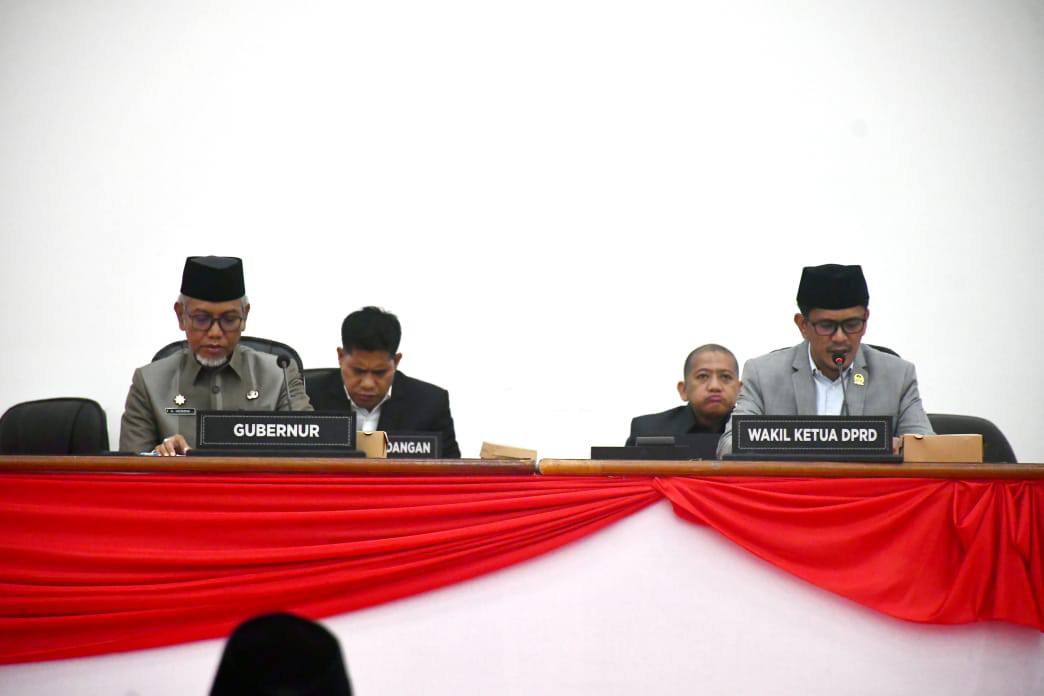 Munandar Wijaya Pimpin Rapat Paripurna DPRD Sulbar, Terkait Ranperda Jasa Konstruksi dan Penyerahan Pokok-pokok Pikiran Dewan