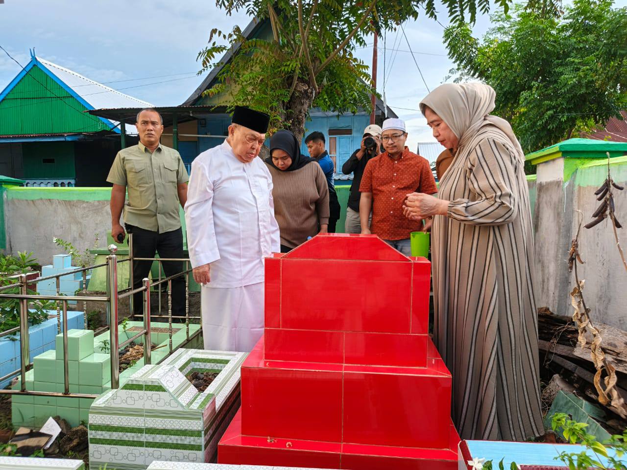 Wagub Salim Ziarah ke Makam Sang Ayah, Puang Mengga yang Dijuluki Bapak Pembangunan