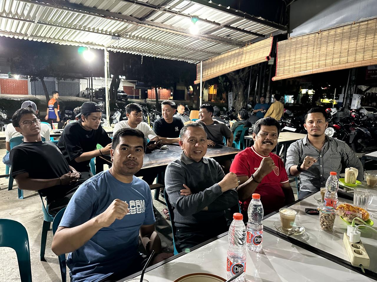 Indonesia Menuju Piala Dunia U-17, Ketua PSSI Sulbar Nonton Bareng dengan Ketua PSSI Aceh 