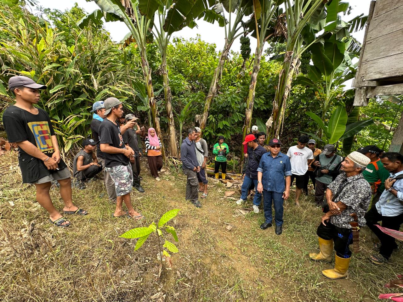 Lanjutkan Reses di Bambalamotu, Agus Ambo Djiwa Sasar Sejumlah Dusun dan Serap Aspirasi Petani Kakao