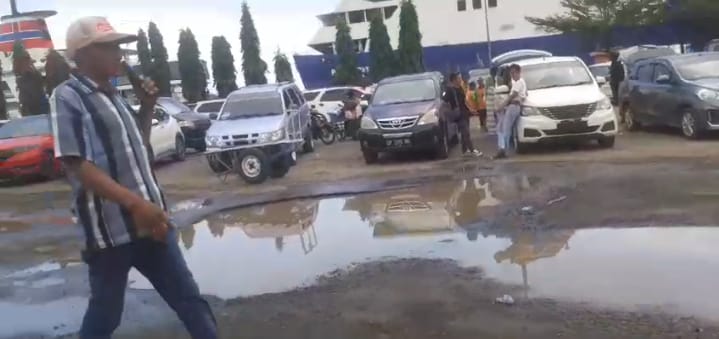 Pelindo Parepare Dinilai Tidak Siap Arus Mudik-Balik Lebaran, Fasilitas Pelabuhan Tidak Memadai dan Kesemrawutan Kendaraan 