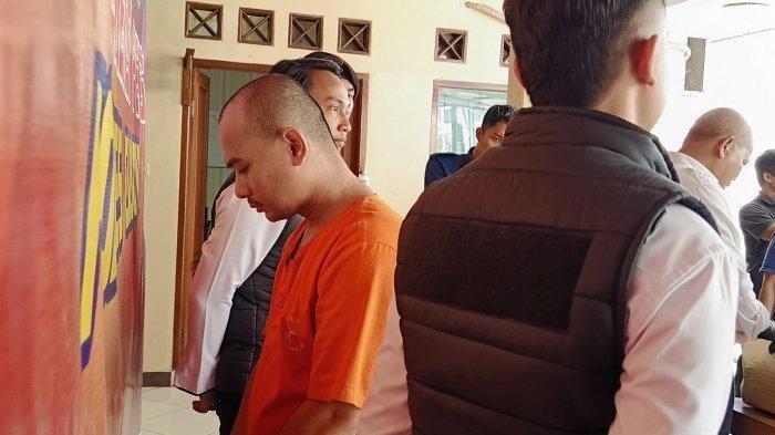 Kesal Ditagih Utang Rp1,5 Juta, Pria 30 Tahun Cekik dan Tusuk Kekasihnya hingga Tewas