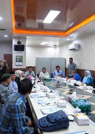 Beni Iskandar Pimpin Jajaran Direksi PDAM Makassar Hadiri Rapat Monev Bersama Komisi B DPRD