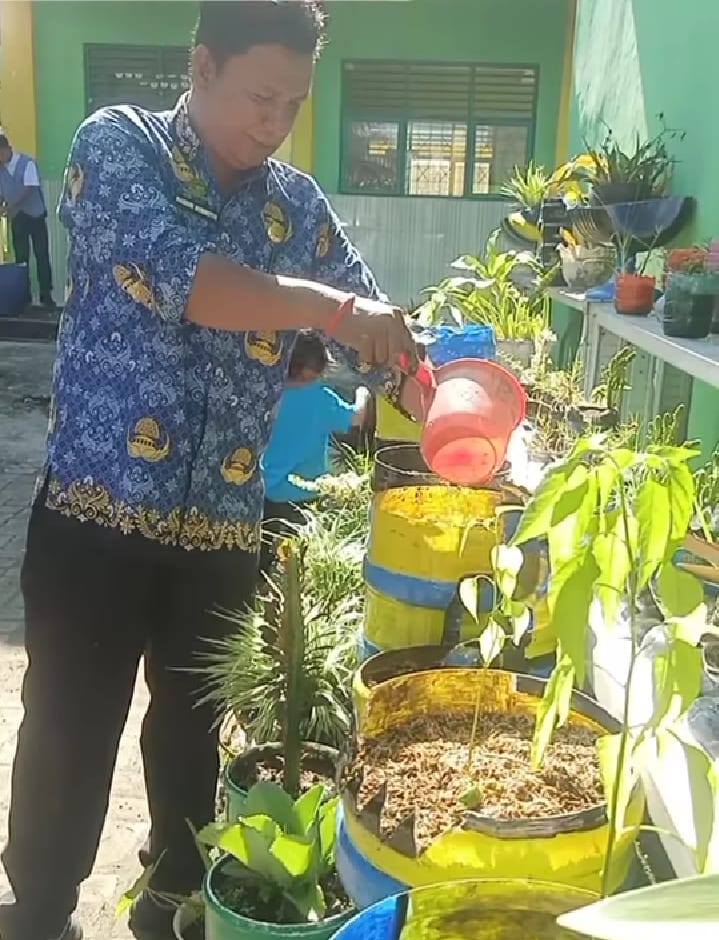 Gerakan Menanam, SMPN 9 Parepare Edukasi Siswa Tanggung Jawab dan Peduli Terhadap Alam