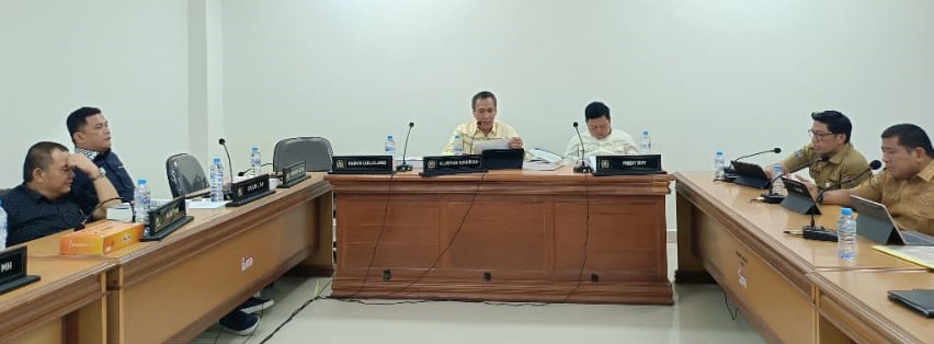 Rapat Pembahasan LKPJ Gubernur Tahun 2024, Ketua Komisi III DPRD Sulbar Nilai OPD Belum Menyajikan Laporan yang Sistematis