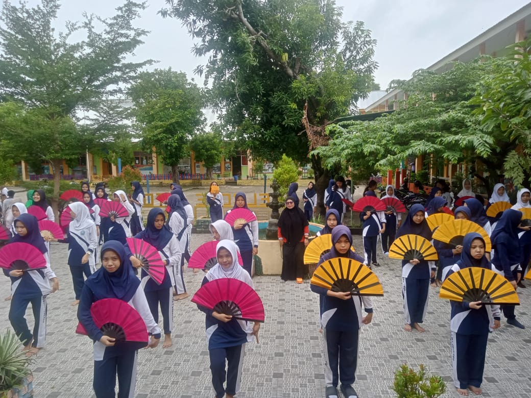 Aktif Pasca Libur Lebaran, Siswa SMPN 1 Parepare Panen Karya dan Proyek Berkebun 
