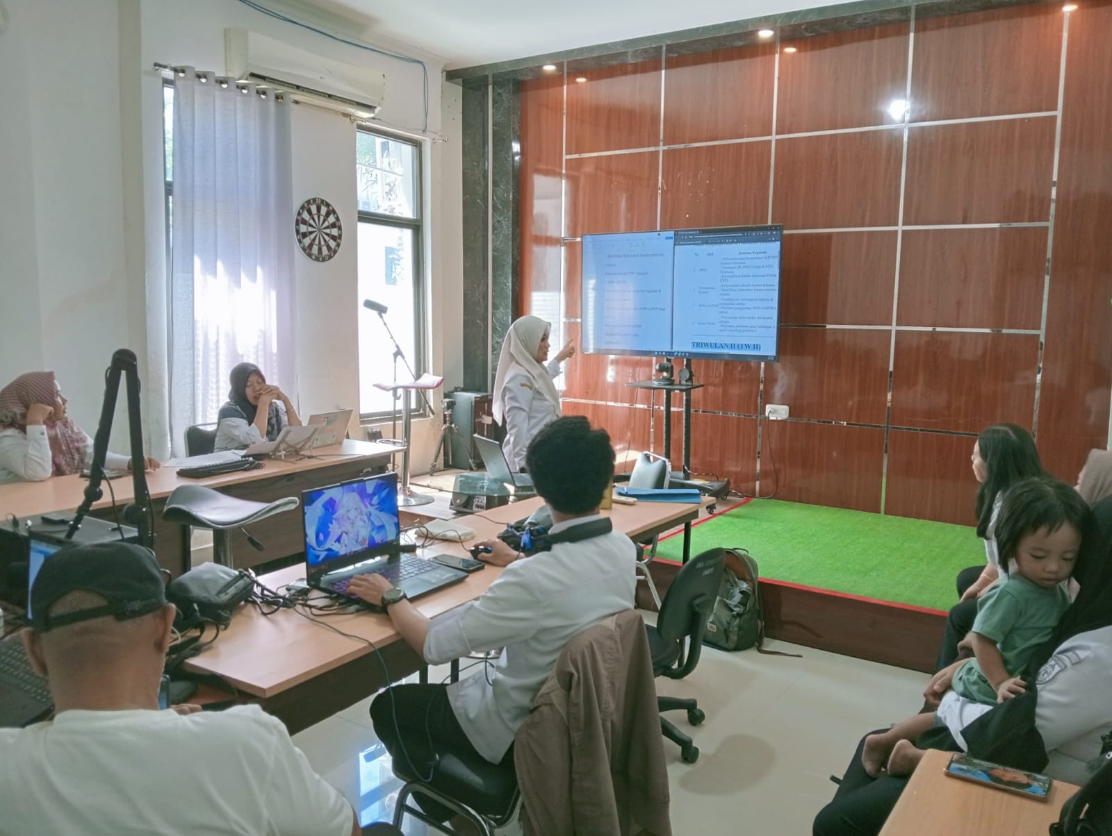 Evaluasi Program Menuju 2026, Kominfo Sulbar Perkuat Layanan Informasi dan Literasi Digital 