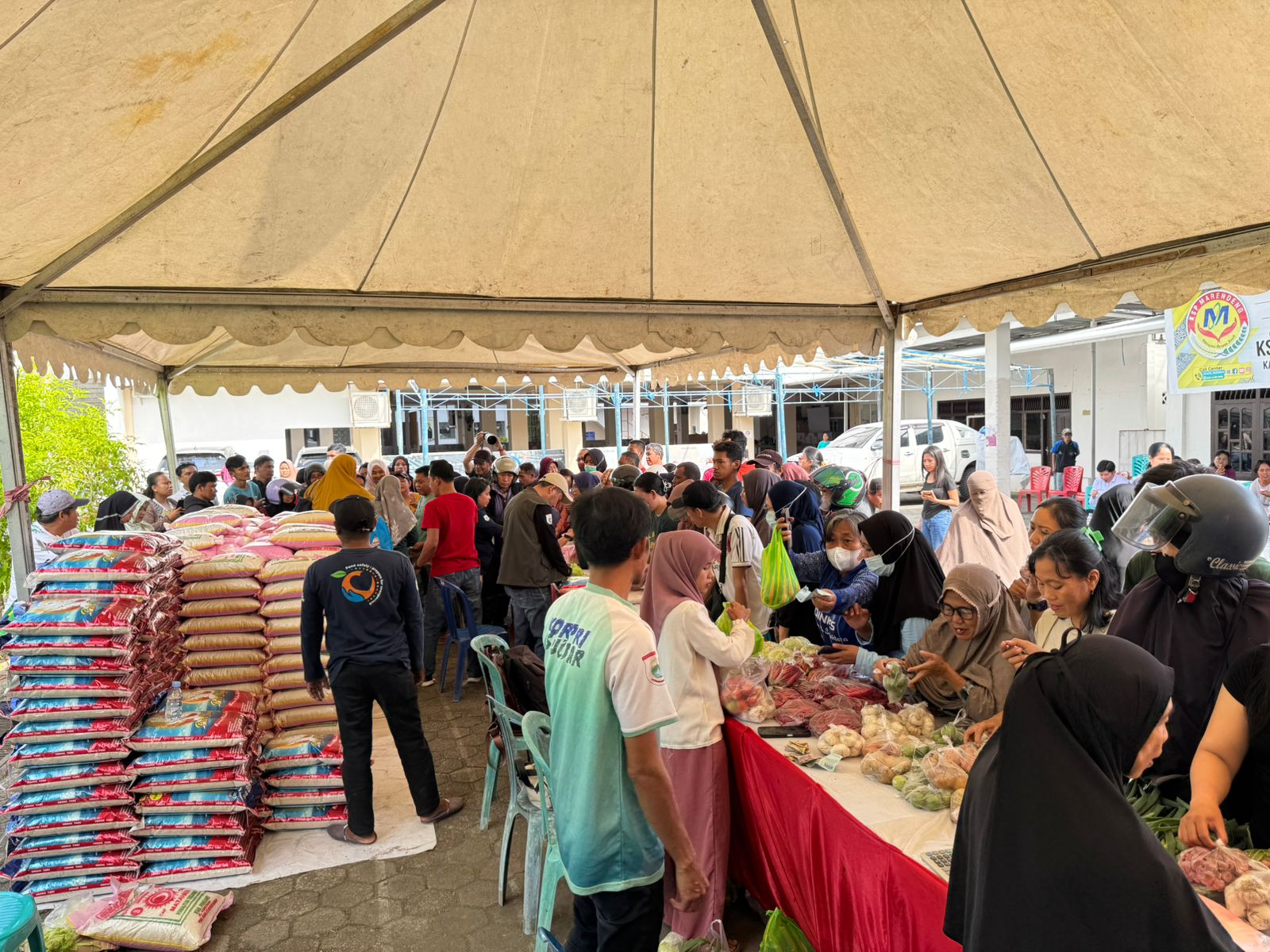 Pasar Murah Pemprov Kembali Digelar di Gereja Paroki Santa Maria, Anggota DPR RI Hadir Monitoring