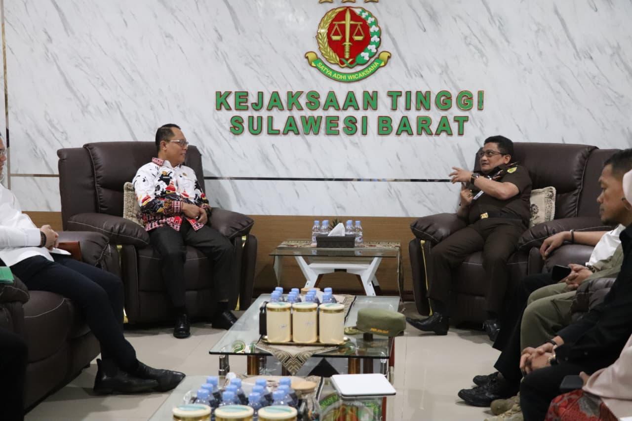 Sekda Sulbar Bersama Bapperida Audiensi ke Kejati, Perkuat Kerja Sama Penegakan Hukum
