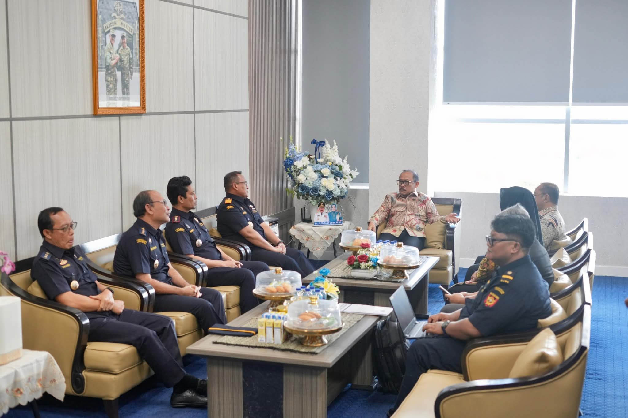 Bangun Ekosistem Fiskal yang Solid: Gubernur Sulbar Didampingi BPKPD Terima Audiensi DJBC dan DJPb