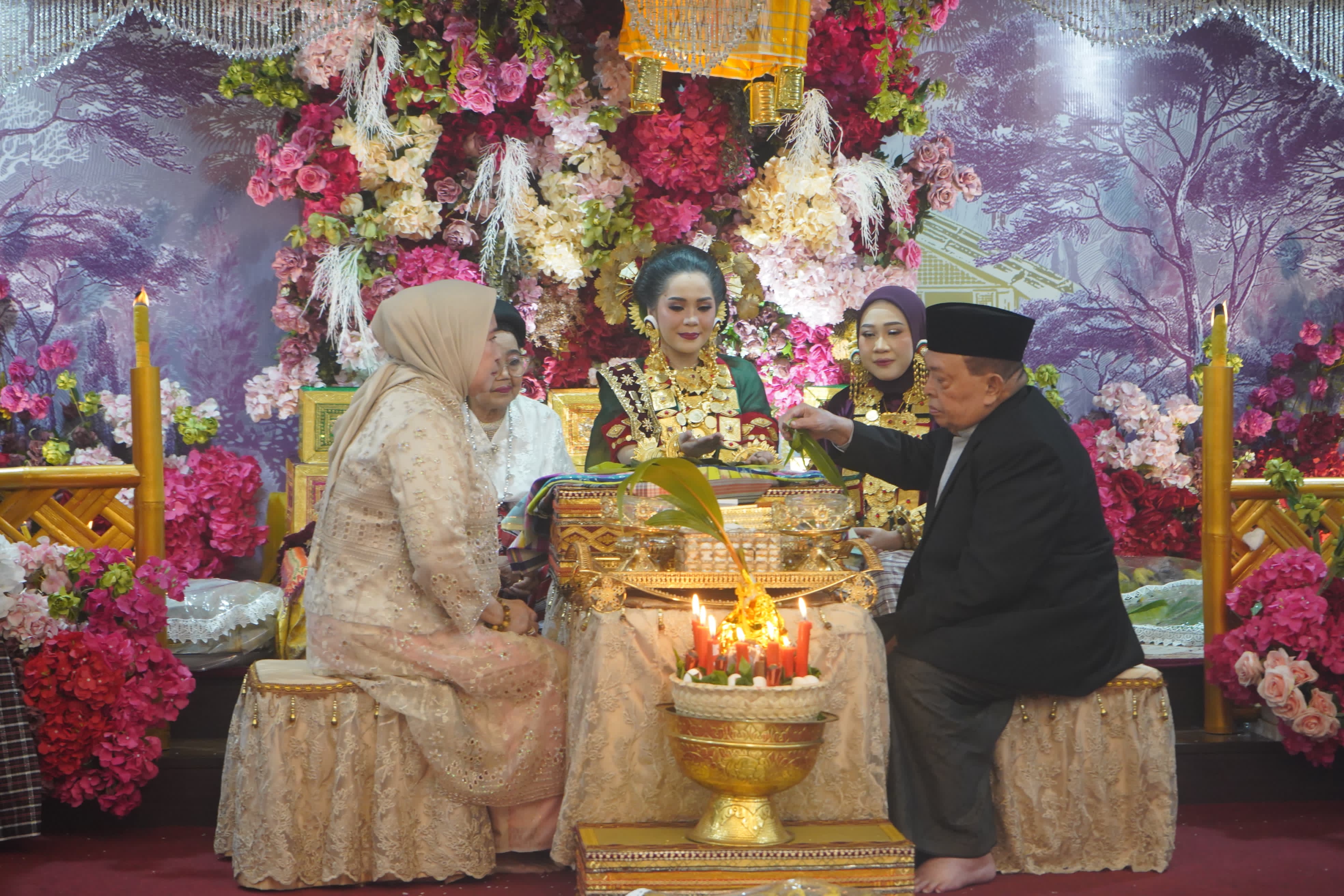 Pelestarian Adat Mandar, Wagub Salim S Mengga Turut dalam Mappacci Cucu Gubernur Sulbar